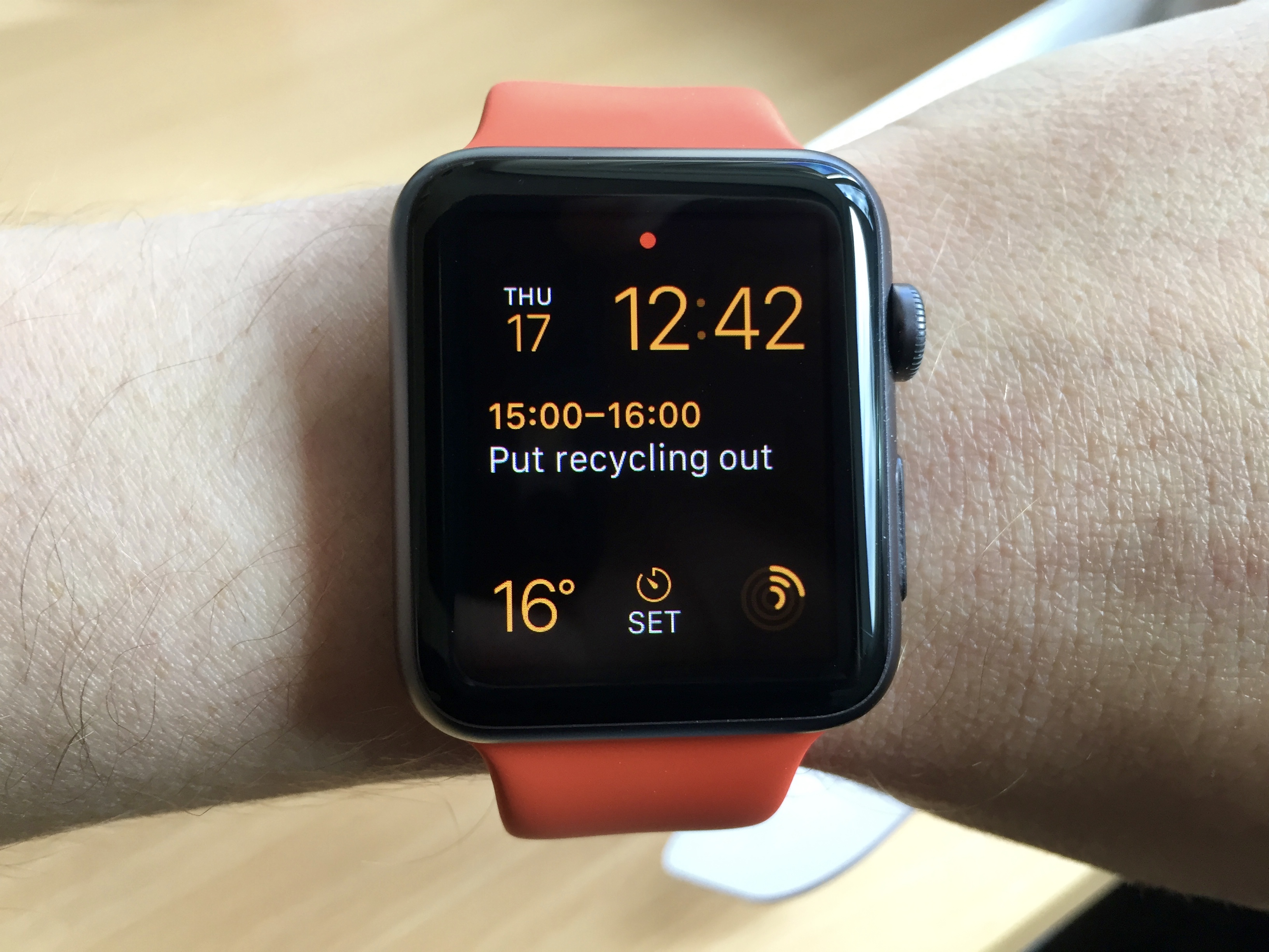 Apple watch orange sport hotsell band