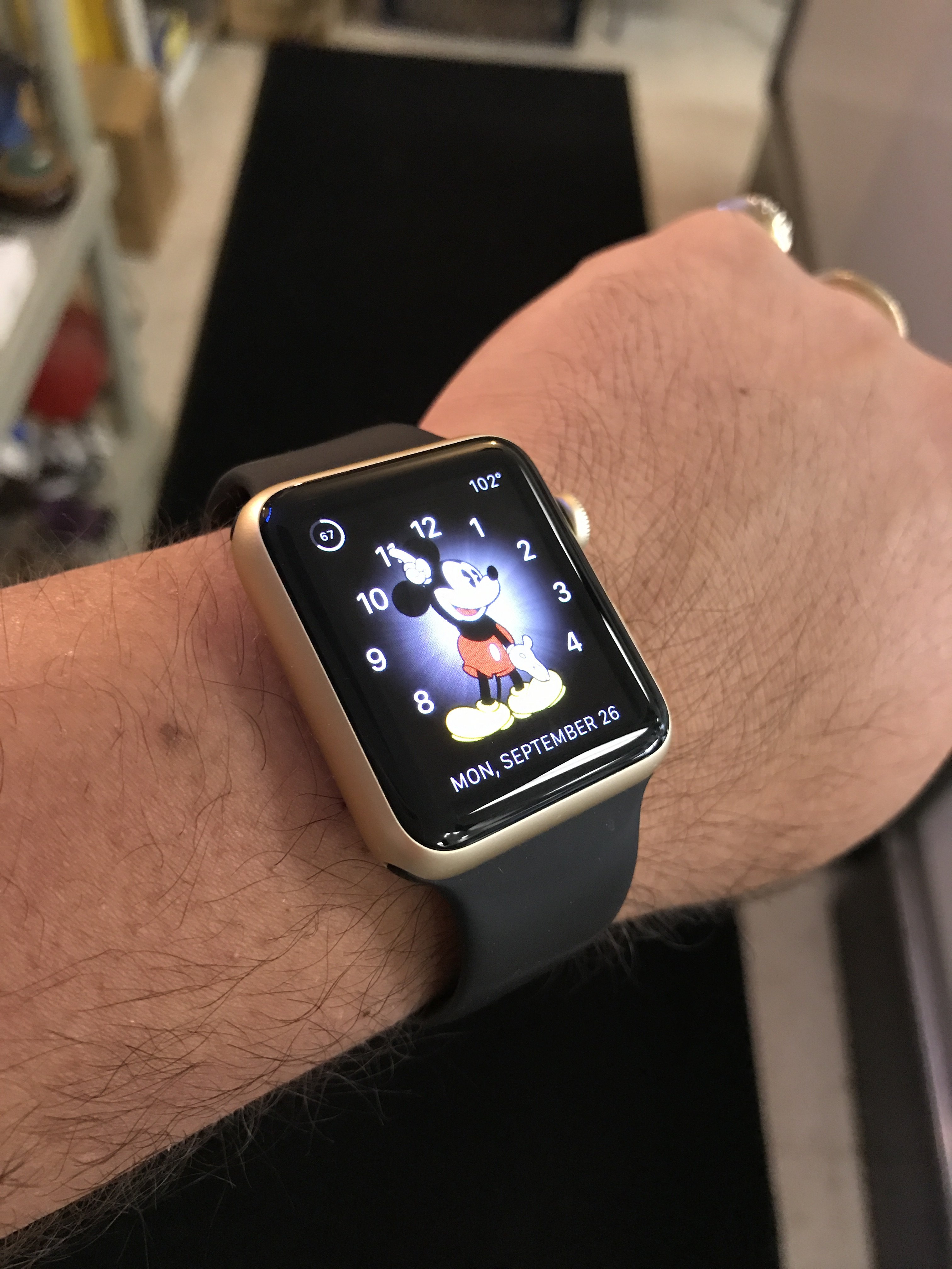 aluminium gold apple watch