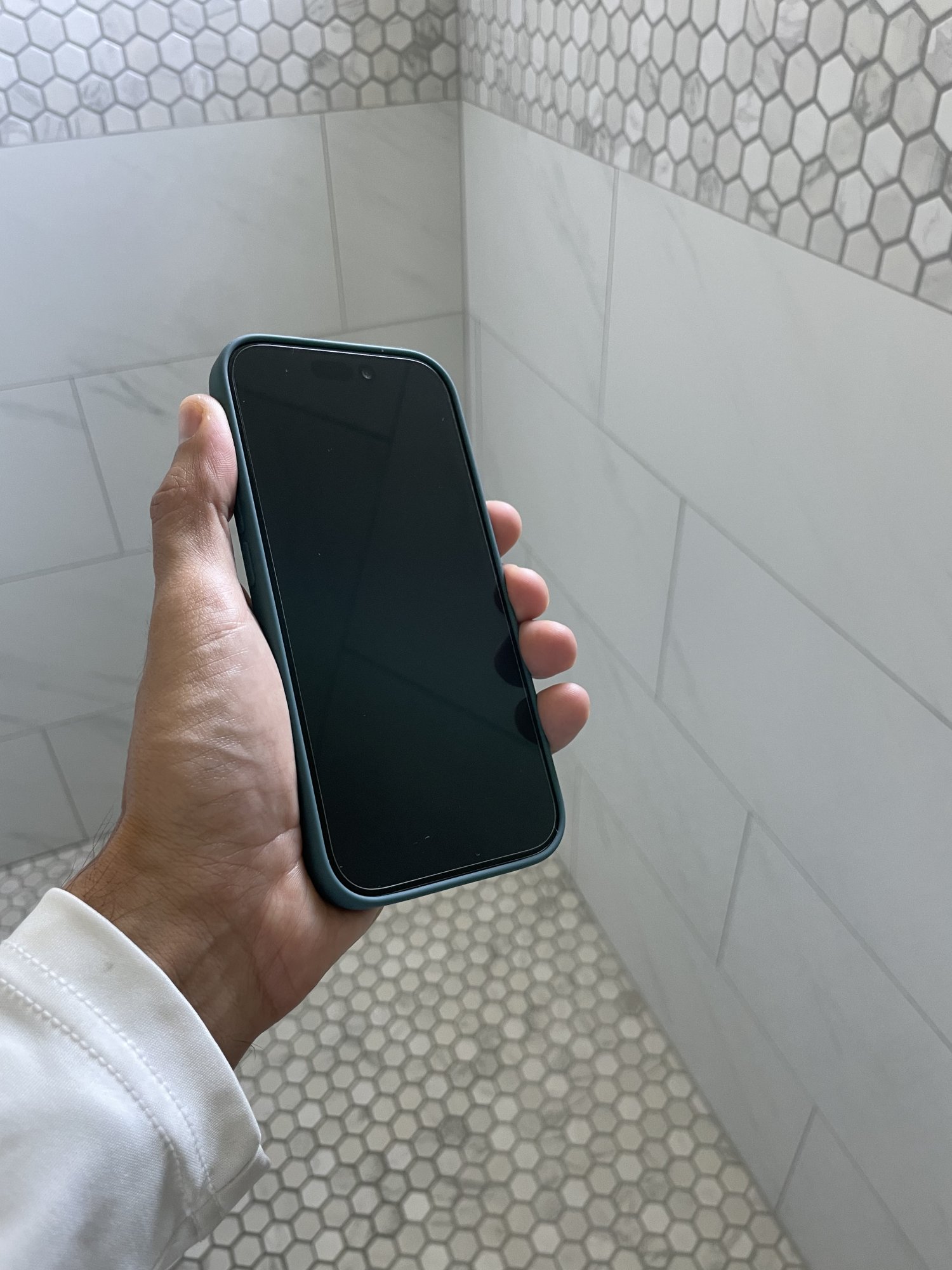 iPhone 16.jpg