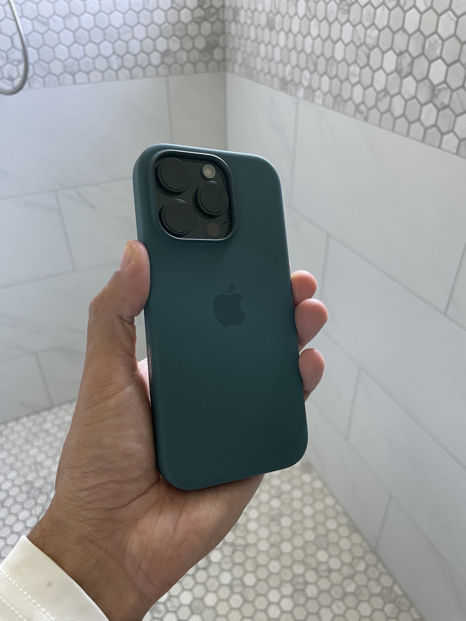 iPhone 16P.jpg