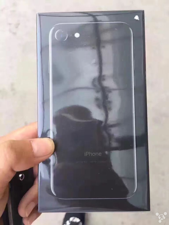 iphone-7-jet-black-box-002.png