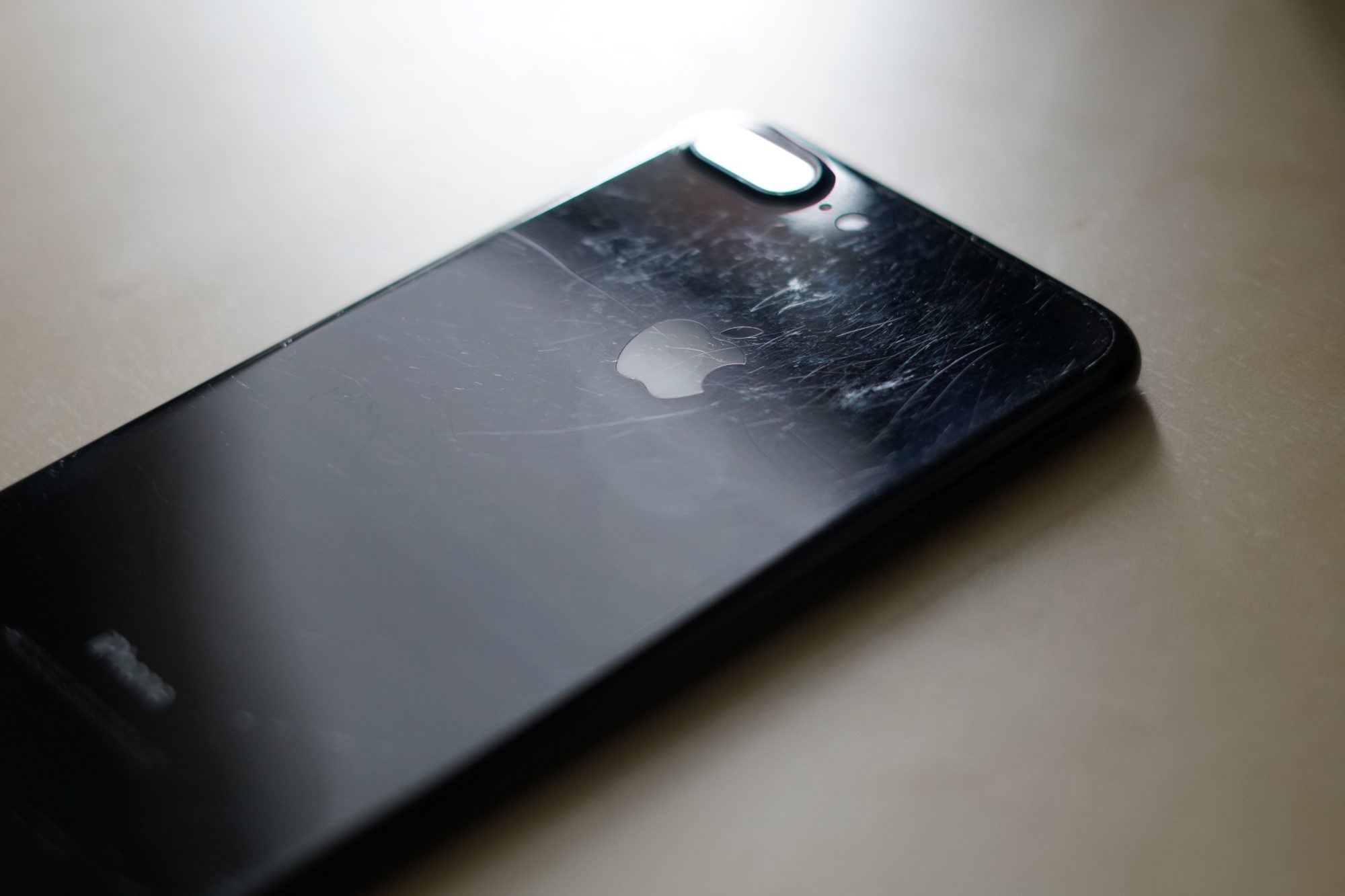 iphone-7-plus-jet-black-2.jpg