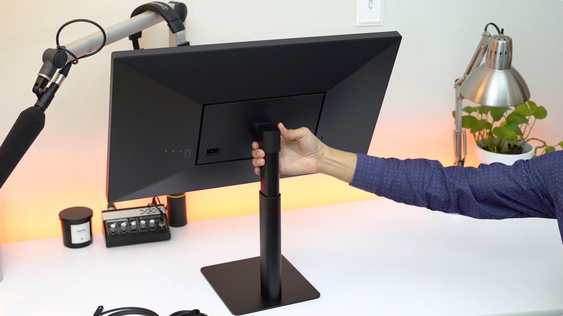 lg-ultrafine-5k-display-adjustable-stand.jpg.jpeg