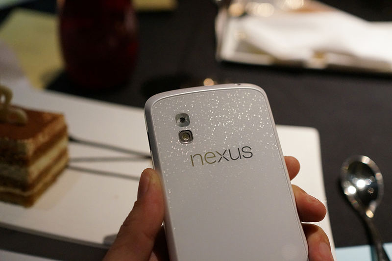 lg_nexus_4_white_leak_3.jpg