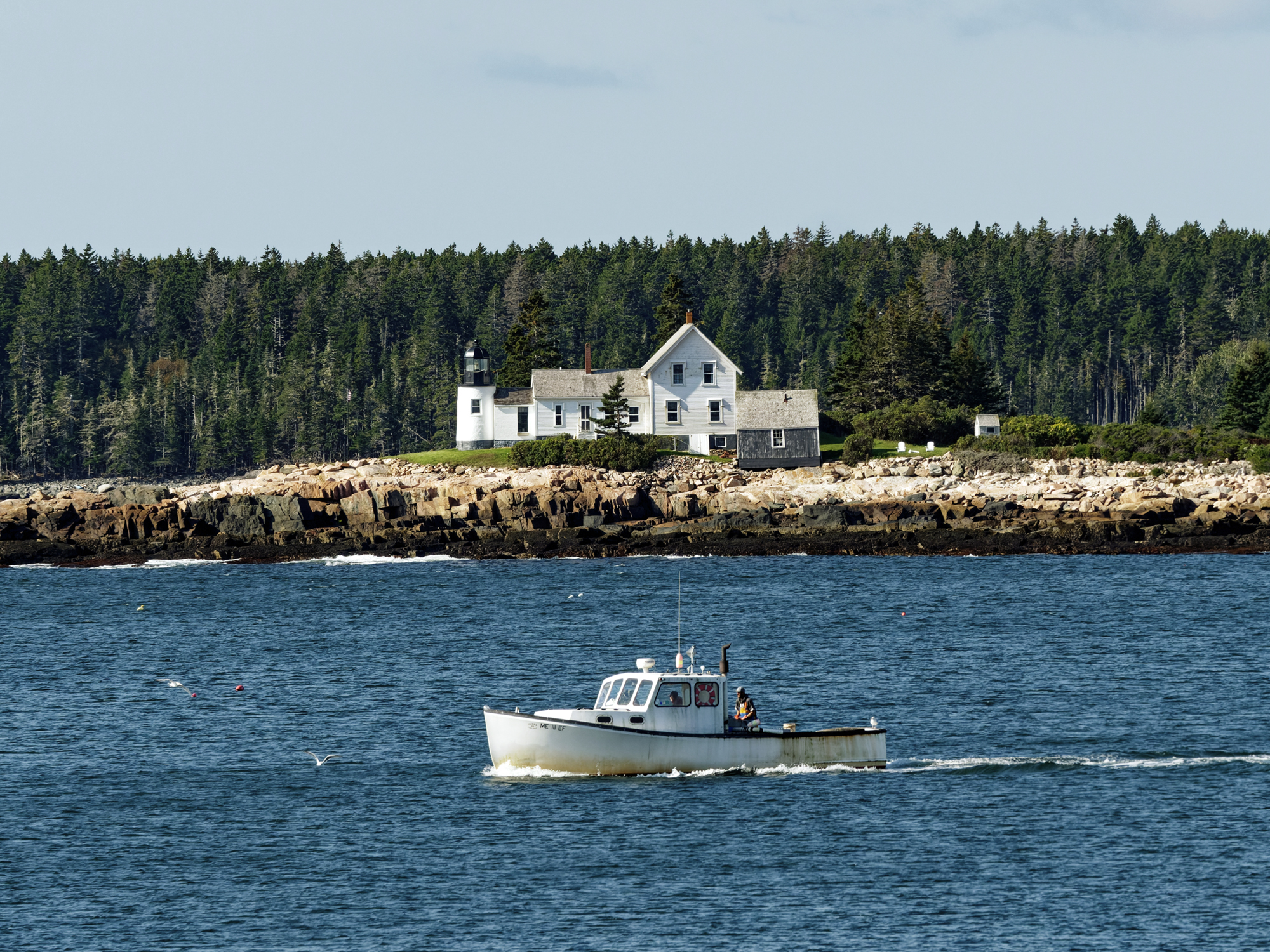 lighthouseandboat2k.jpg