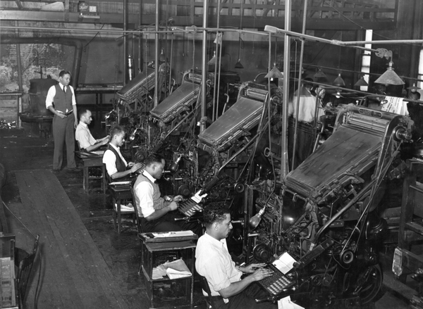 Linotype_operators_of_the_Chicago_Defender.png