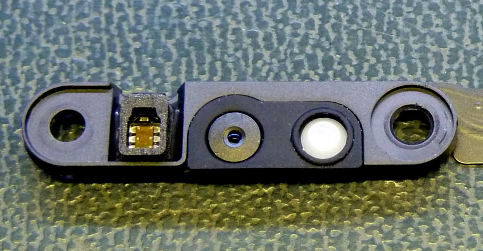 macbook_pro_notch.jpg