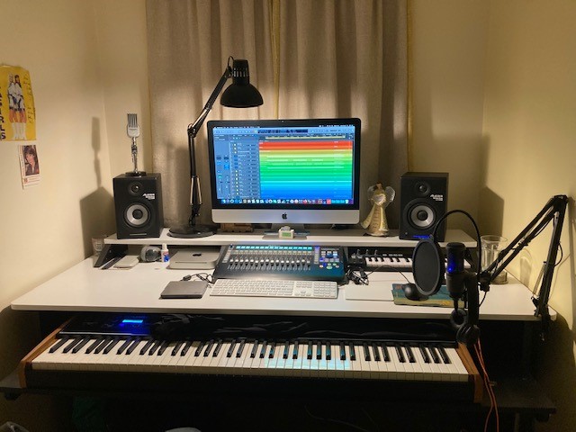 new desk 2.jpg