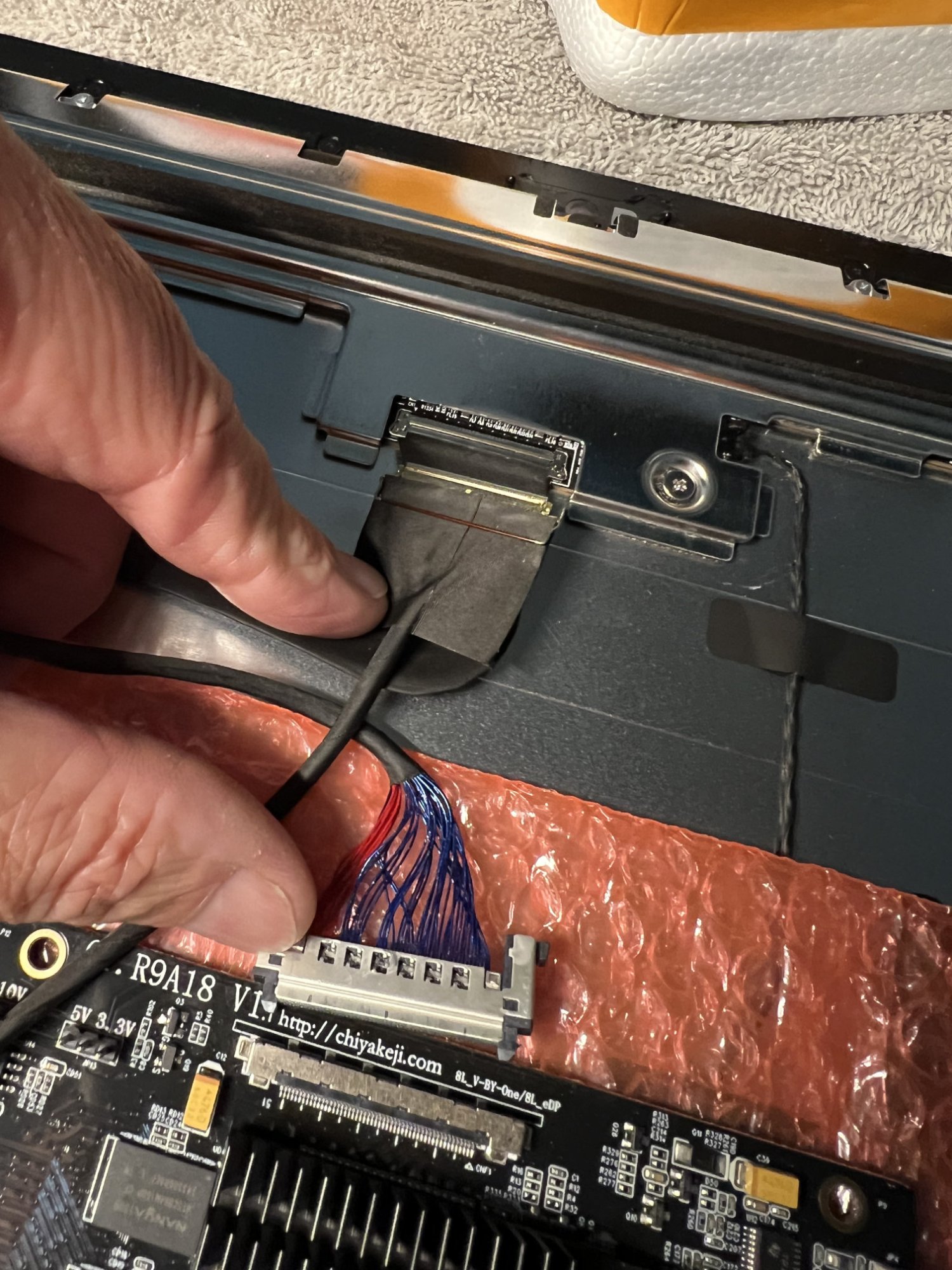 R9A18 Display Connector ends.jpg