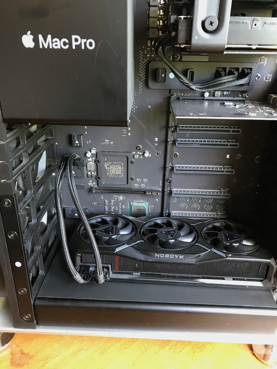 Radeon RX 7900 XTX.jpeg