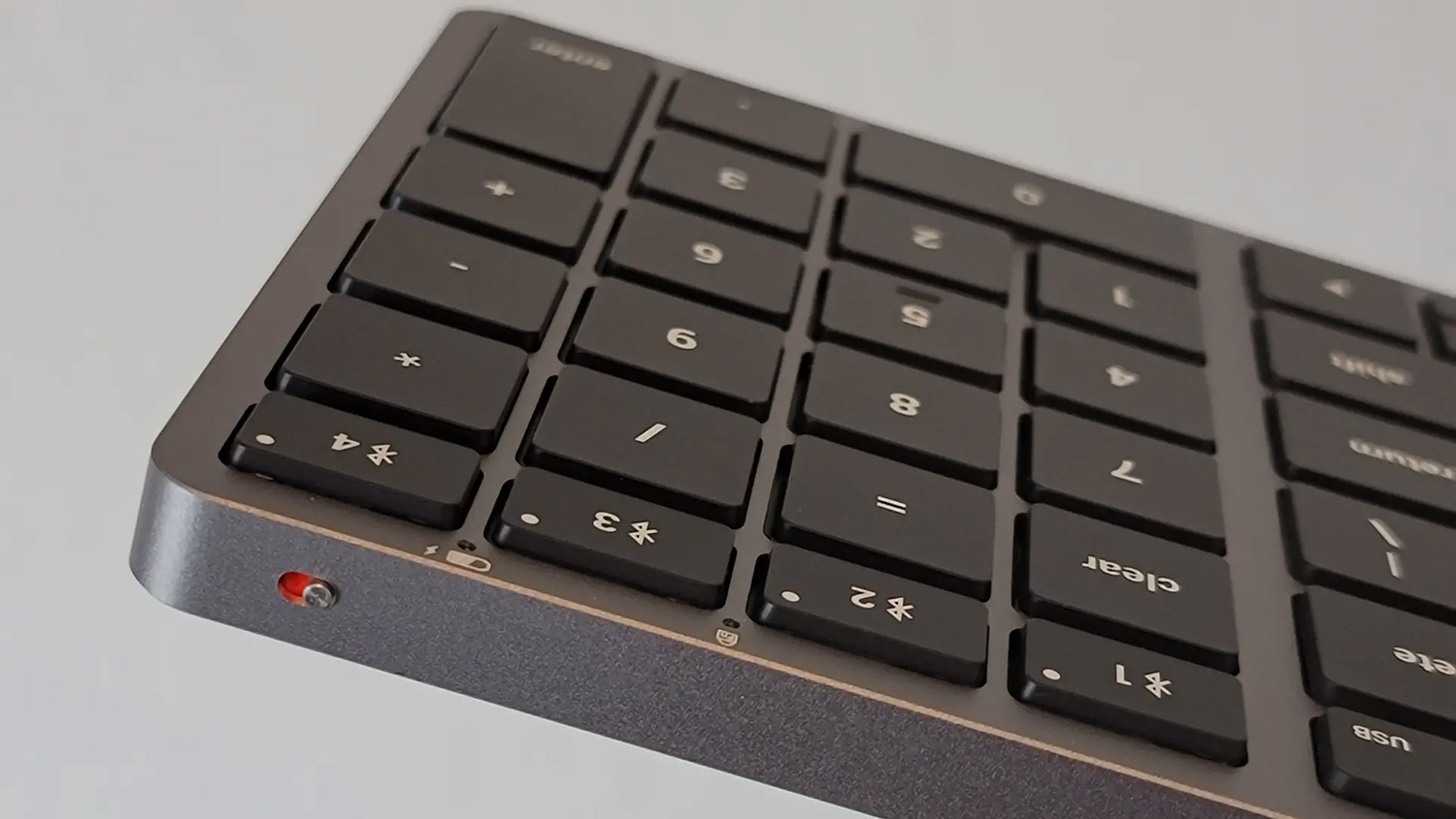 Satechi-Slim-X1-2.jpg