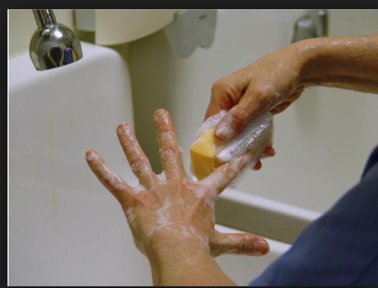 Руки после ванны. Мытье рук с мылом. Мыло для рук. Мытье рук с мылом антисептическим. Обработка рук хирурга.