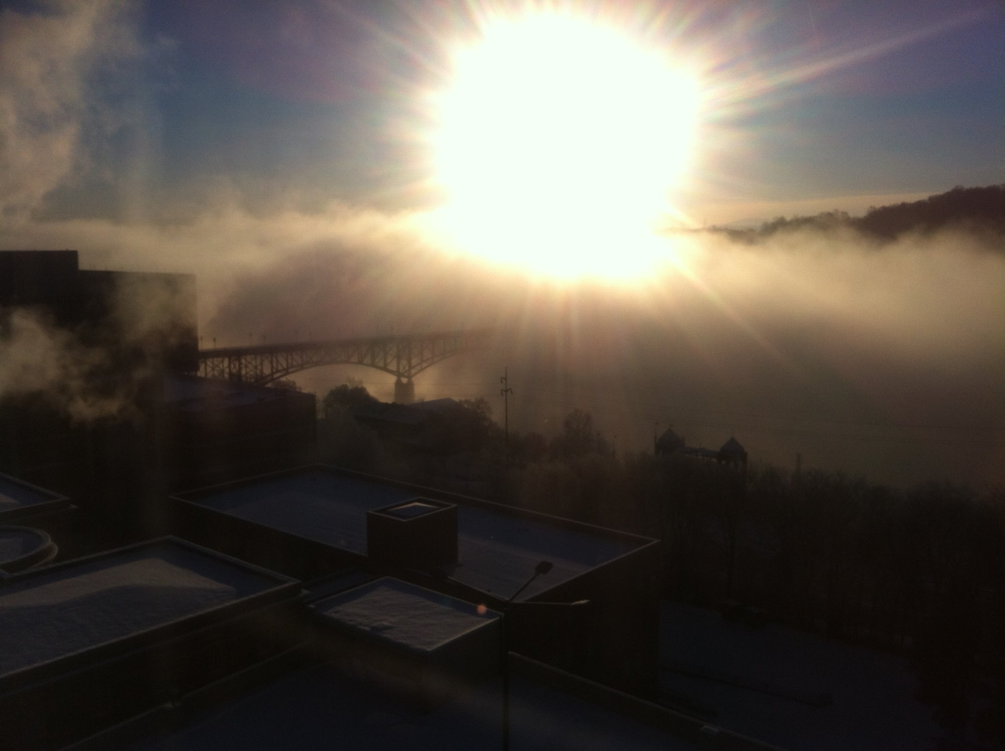 Sunrise_over_the_Gay_Street_Bridge.jpg