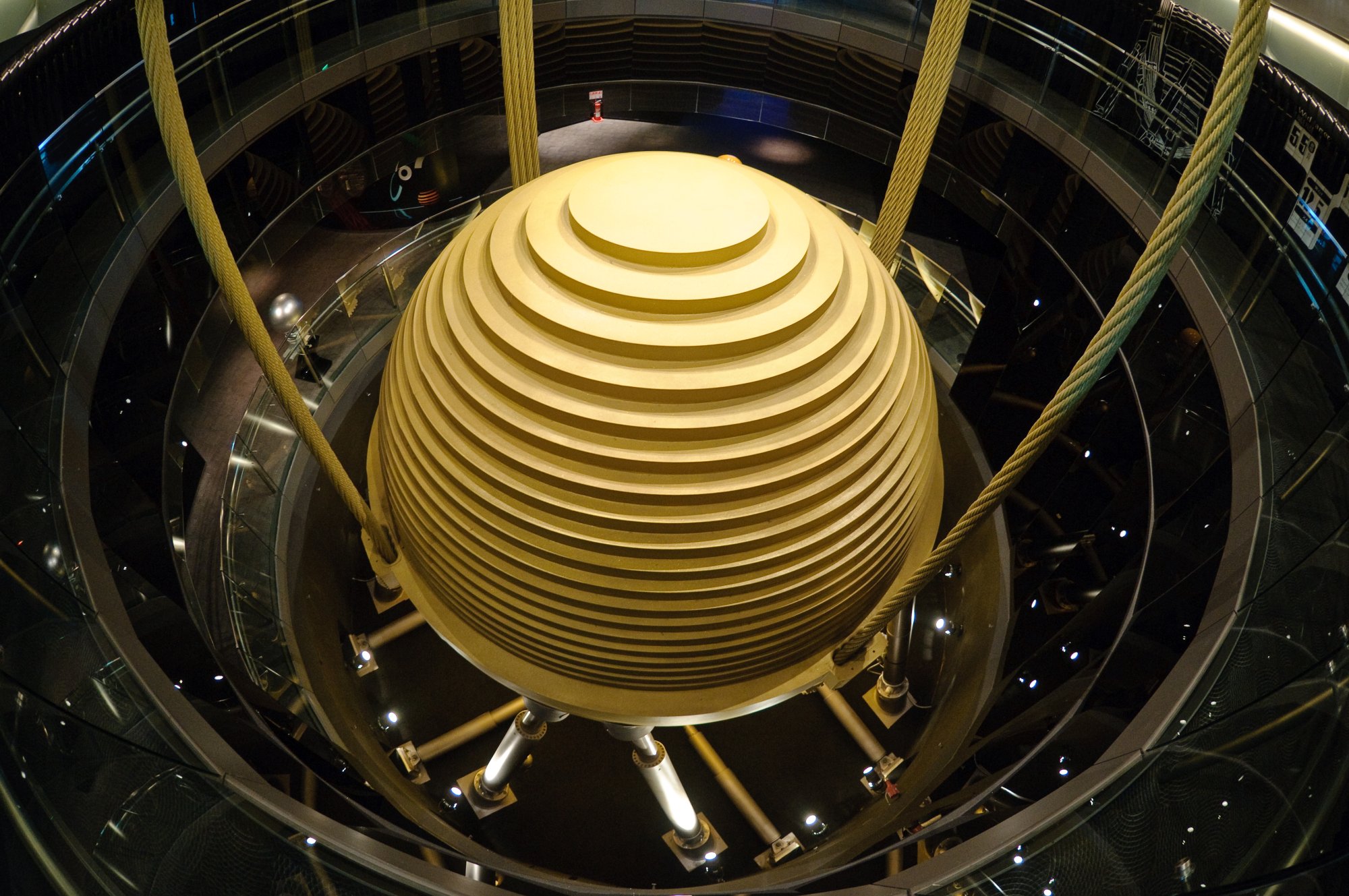 Taipei_101_Tuned_Mass_Damper_2010.jpg