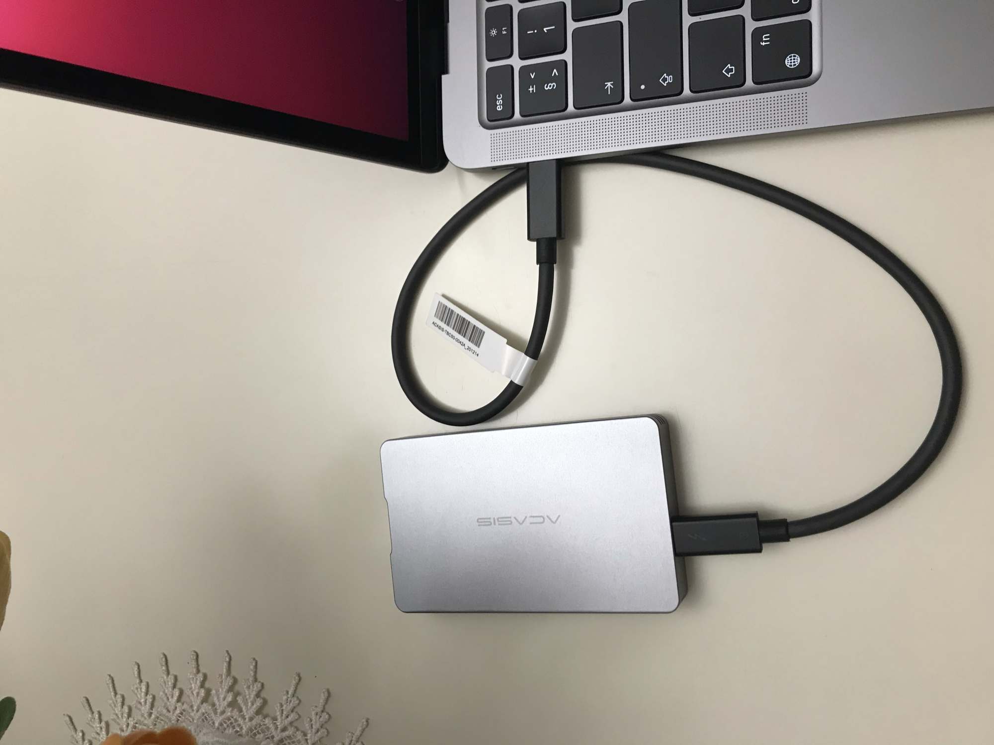 Apple Adaptateur Thunderbolt 3 (USB-C) vers Thunderbolt 2 • 0.15m