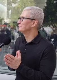 Tim Cook 1.PNG