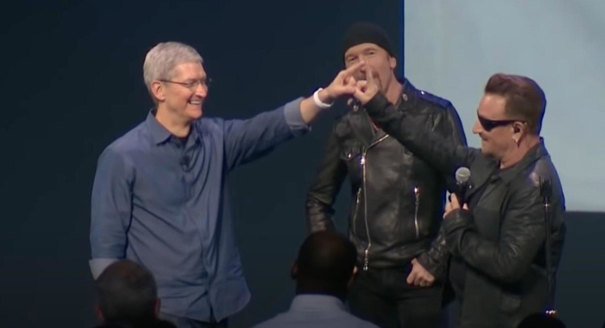 tim-cook-and-bono.jpg