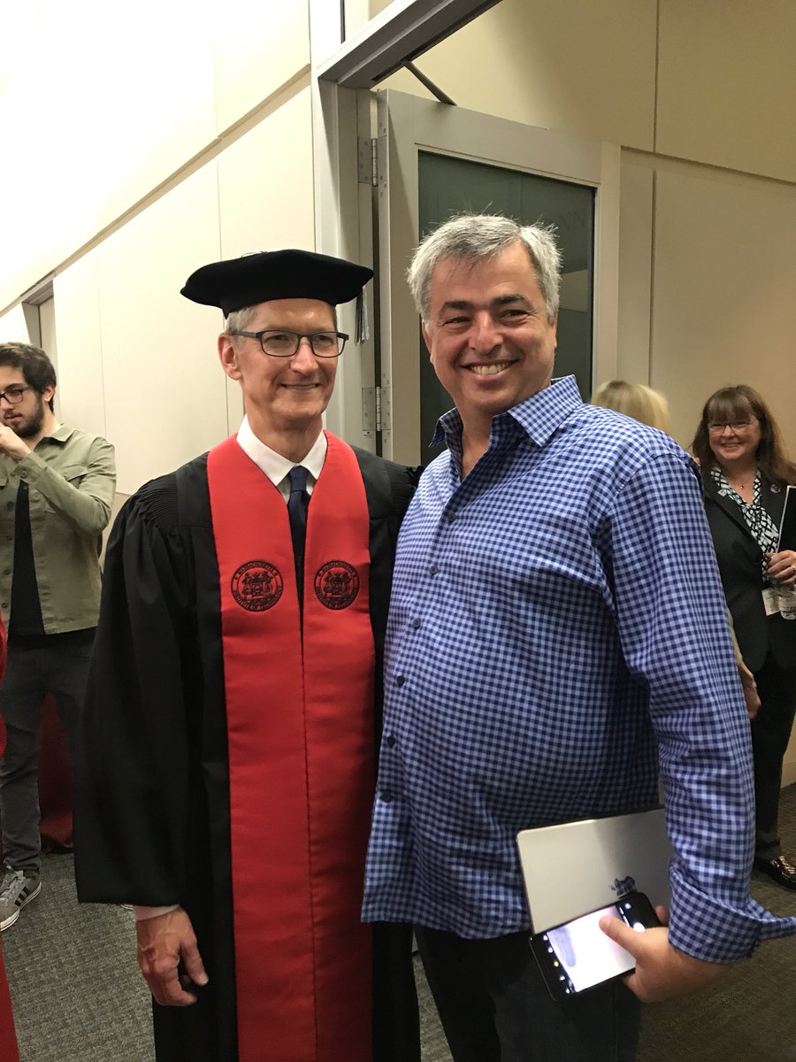 Tim-Cook-and-Eddy-Cue.jpg