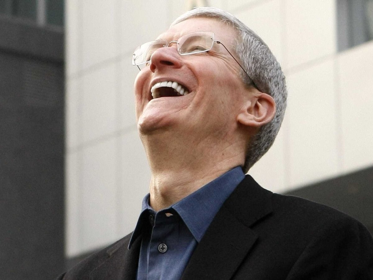 tim-cook-laugh.jpg