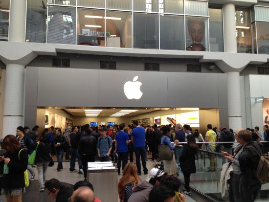 toronto-eaton-centre.jpg
