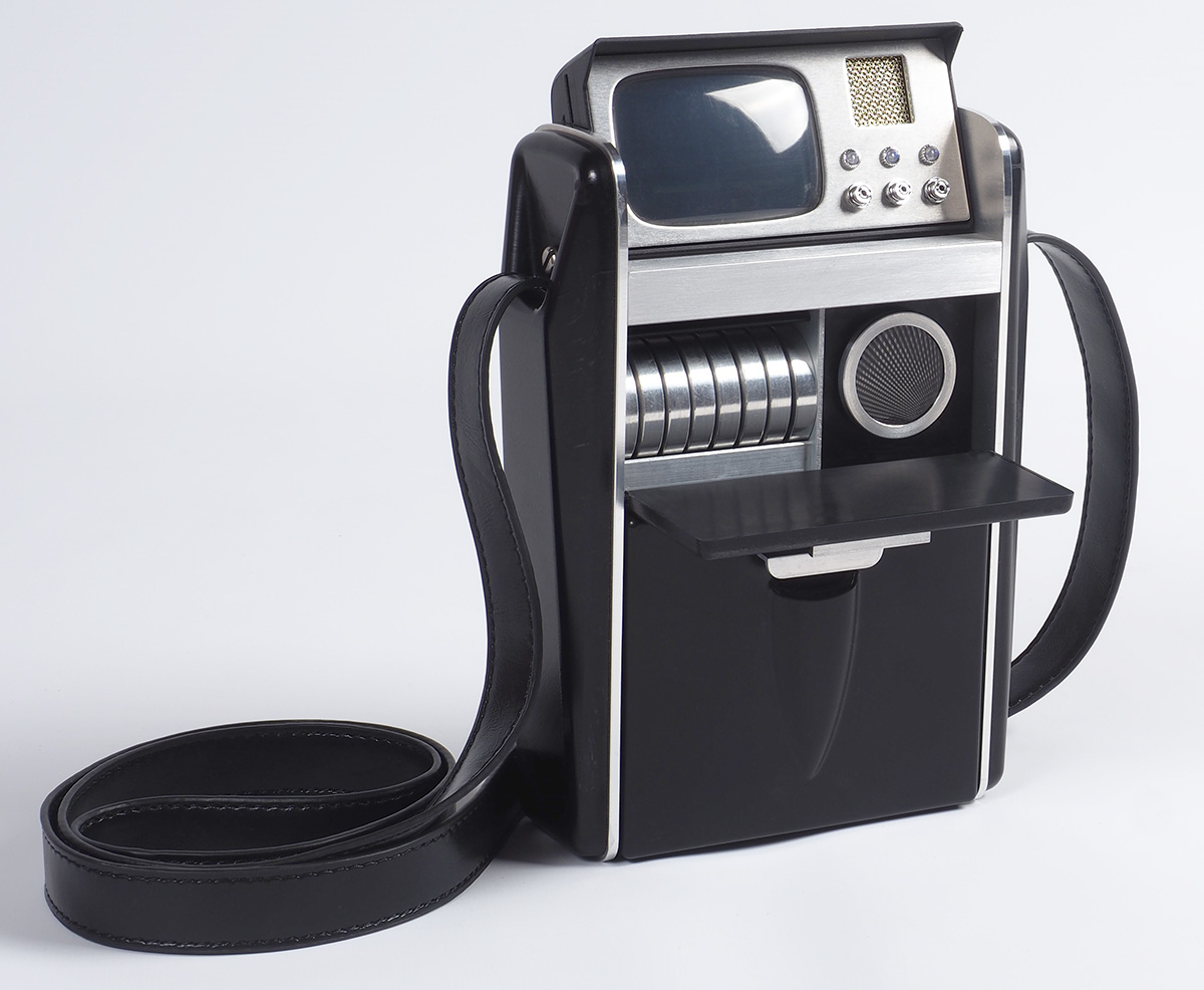 tricorder-door-open-disc-in-12cx986px.jpg