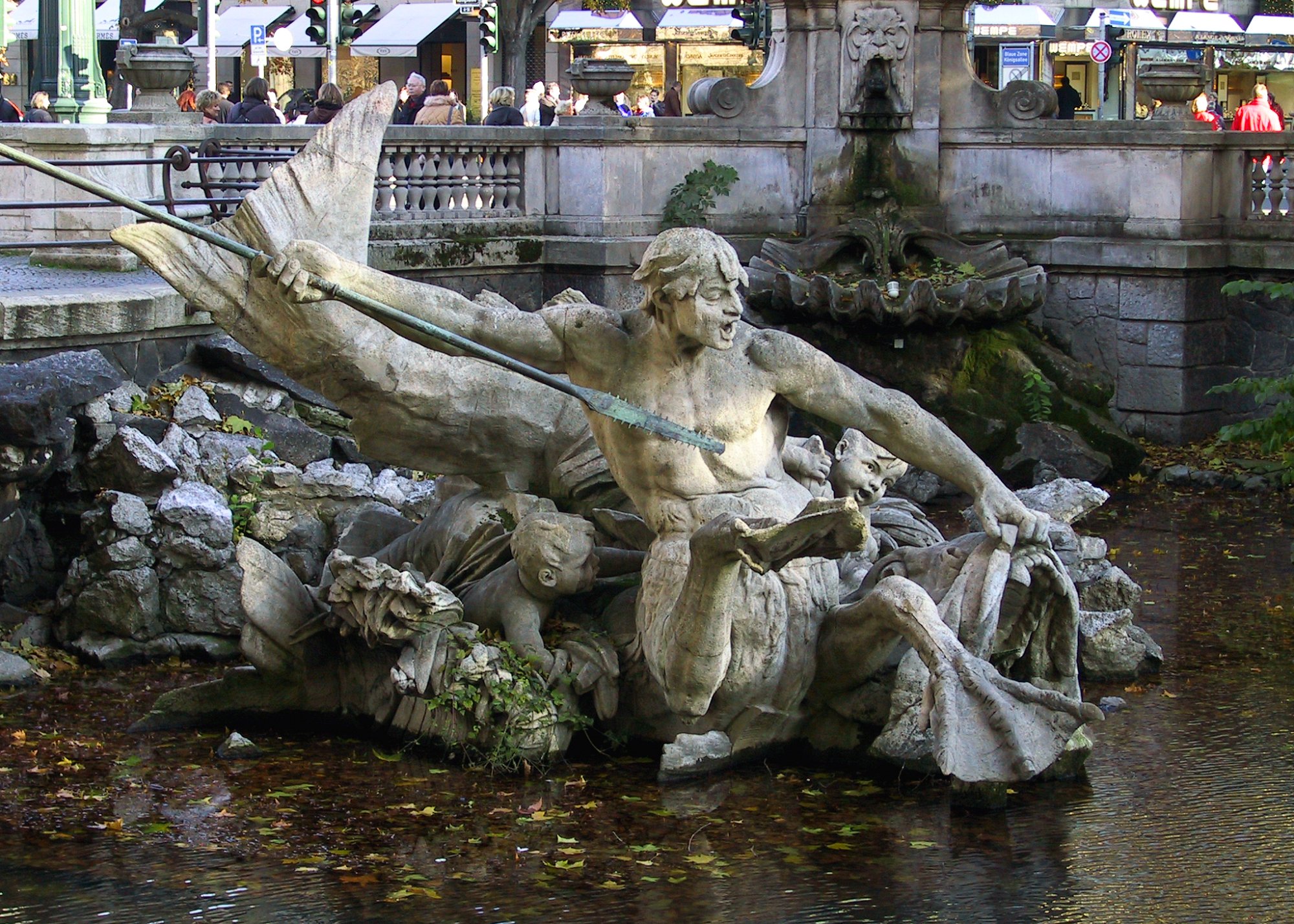 Tritonenbrunnen Dusseldorf.jpg