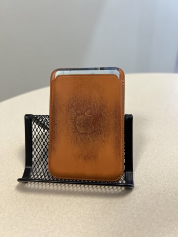 (New) Golden Brown vs (Old) Saddle Brown Leather | MacRumors Forums