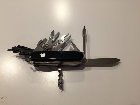 victorinox-apple-genius-black-swiss-knife.jpeg