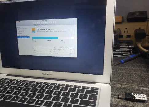 MacAirBook-5.jpg MacAirBook-5.jpg
