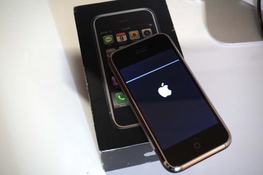 iPhone2G_2.jpg iPhone2G_2.jpg