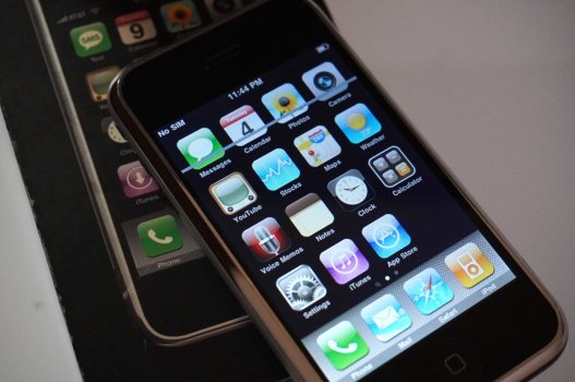 iPhone2G_3.jpg iPhone2G_3.jpg