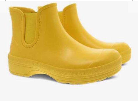 yellow boots.png