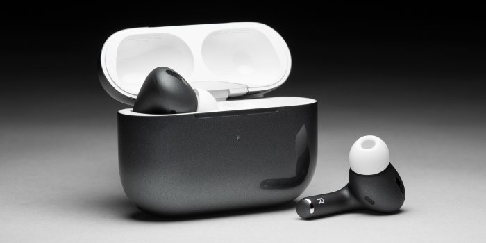 Colorware-custom-AirPods-Pro.jpg