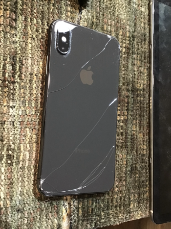 iPhone-X_rear-back-crack.png
