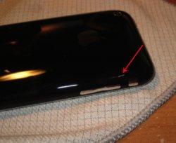 iPhone crack 2 (volume rocer:vibrate switch).jpg