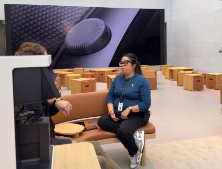 Apple Store Seating IMG_2687 Large.jpeg