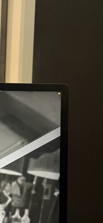 Orange dot on XDR displpay.jpg