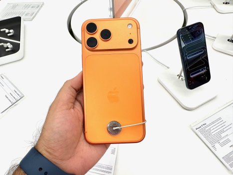 17 Pro Orange.jpeg