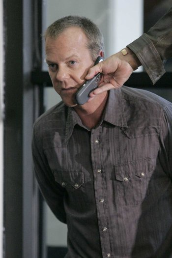 Jack-Bauer-Phone-24-Season-5-Episode-4.jpg