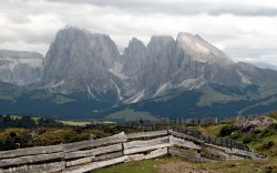 00908_dolomiteshike_1680x1050.jpg