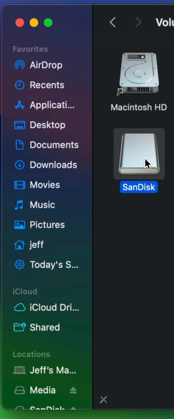 USB-Volume-macOS-Sequoia-USB-Install-Disk.jpg copy.png