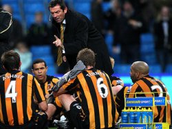 Phil-Brown-Lectures-Hull-on-Pitch-Man-City_1688729.jpg