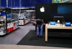 20070830__blg_bestbuy_applestore3_1_1.jpg