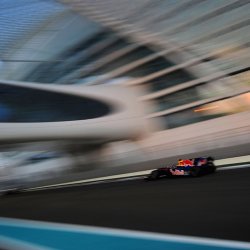 F1-2010-AbuDhabi-05.jpg