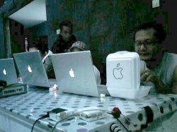 Chinese Mac sweatshop.jpg