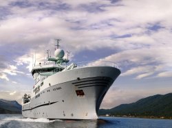 ipad_home_mighty_ships_2048x1536.jpg