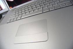 andoru_macbook_pro_30_trackpad1.jpg
