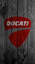 dark-wood-iphone5duc.jpg