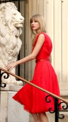 taylor_swift_red_lips_bangs.jpg
