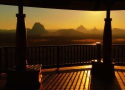 glasshouse_mountains_at_dusk.jpg